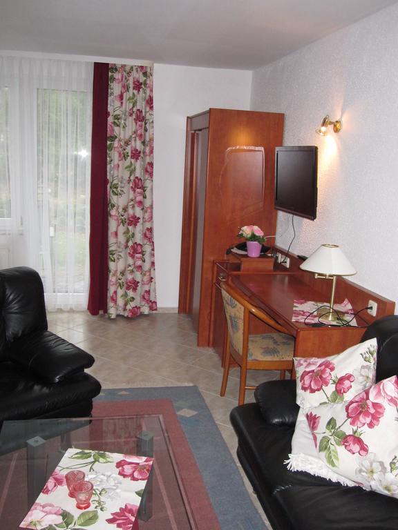 Urlaubspension 'Hohes Rott' Und Apartmenthaus Heiligenstadt Екстериор снимка